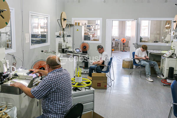 Производство кабельных сборок Cabsystems — участок обжима