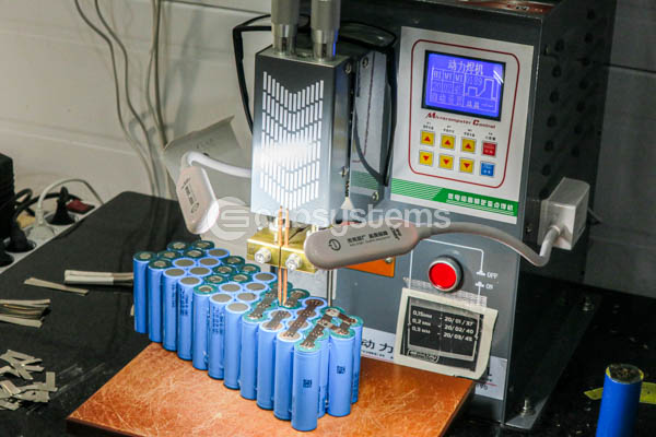 Вязка жгутов и маркировка на участке сборки