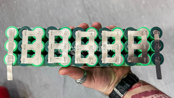 Сборка аккумуляторных батарей на производстве Cabsystems