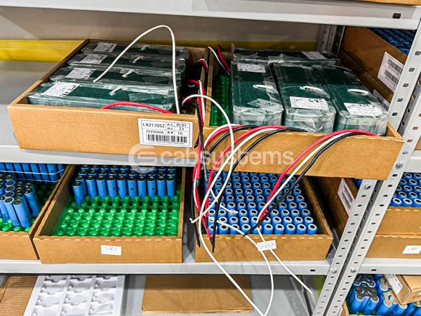 Хранение аккумуляторных батарей на складе Cabsystems