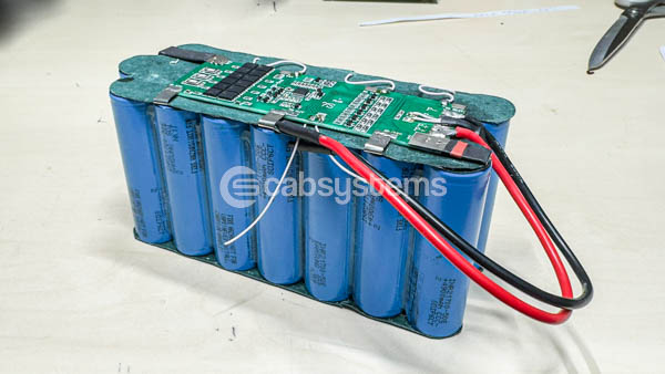 Аккумуляторные блоки в процессе сборки