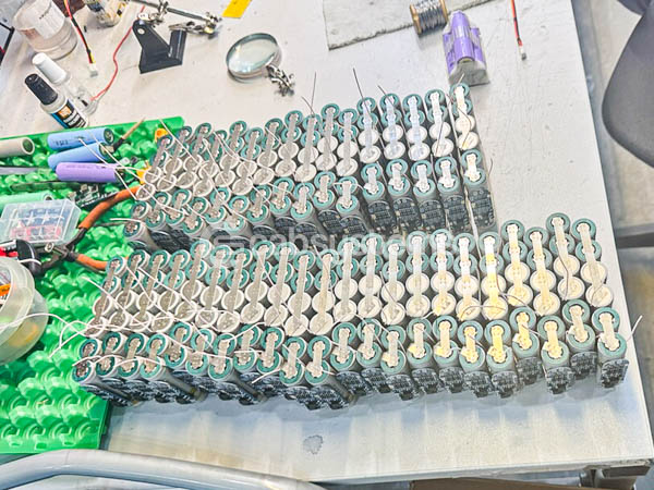 Промышленный склад аккумуляторов Cabsystems