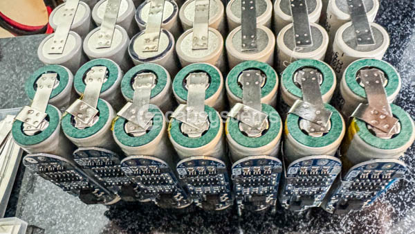 Производственный участок сборки аккумуляторов